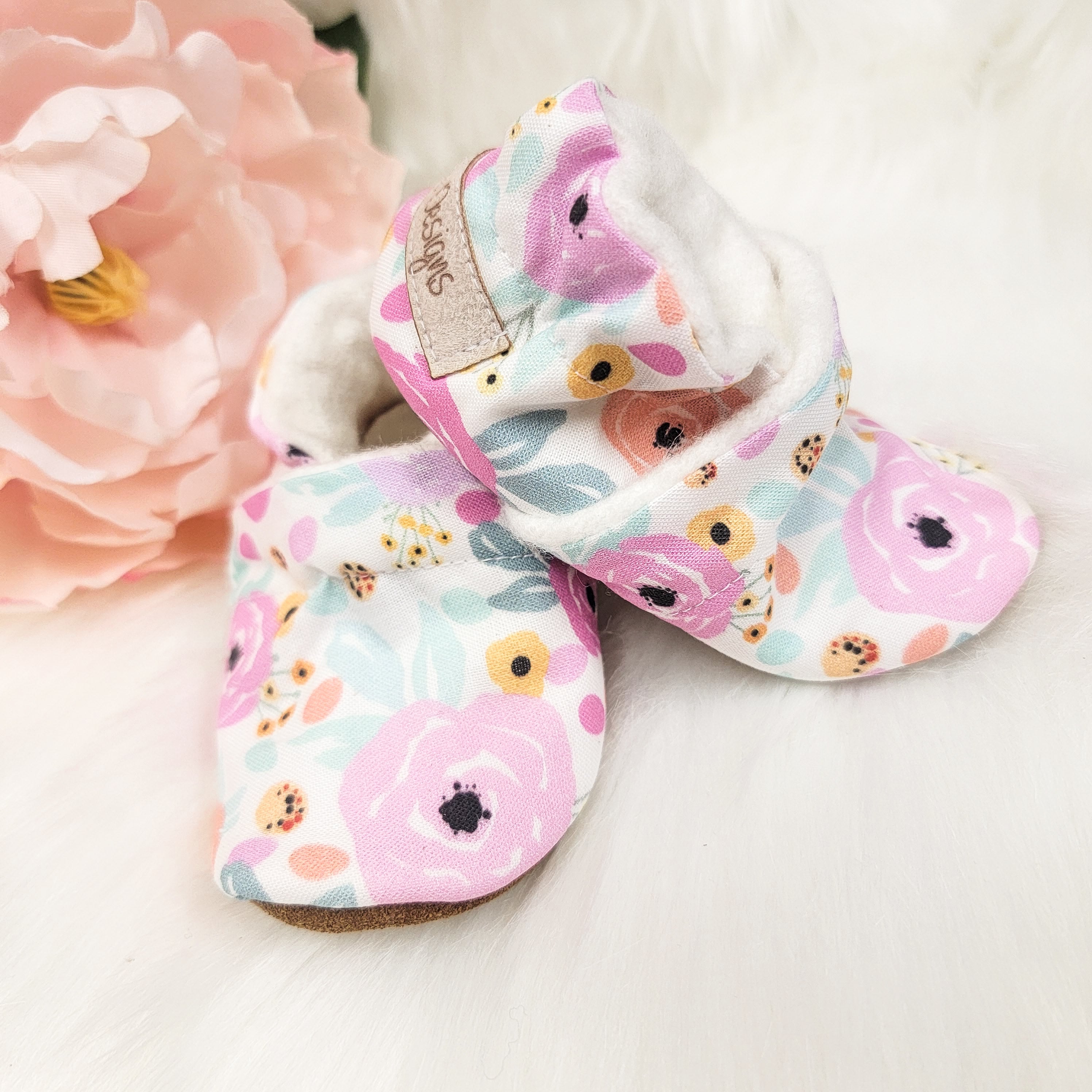 Sunday Floral Moccs